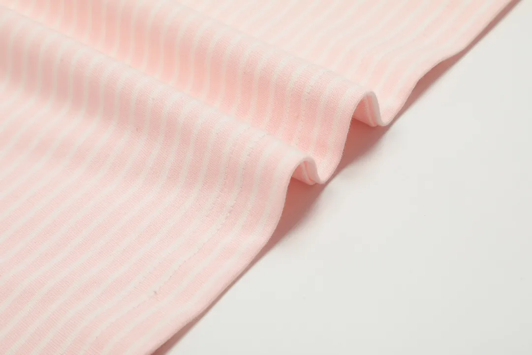 vivienne west wood west queen vivian ‼ ️Best-selling model in June Striped classic embroidered short-sleeves Pinstriped pure cotton stretch fabric Children's clothing-level quality Soft and skin-friendly The upper body is extremely comfortable Top-selling models of 2024 No need to say more Just go to the details Full series of correct accessories As we all know, striped fabrics need to be cut according to the grain The loss is huge It is twice the cost of ordinary solid-color short-sleeved fabrics Every detail is completely restored and directly stretched Color: Pink Blue Green Size: XS-L